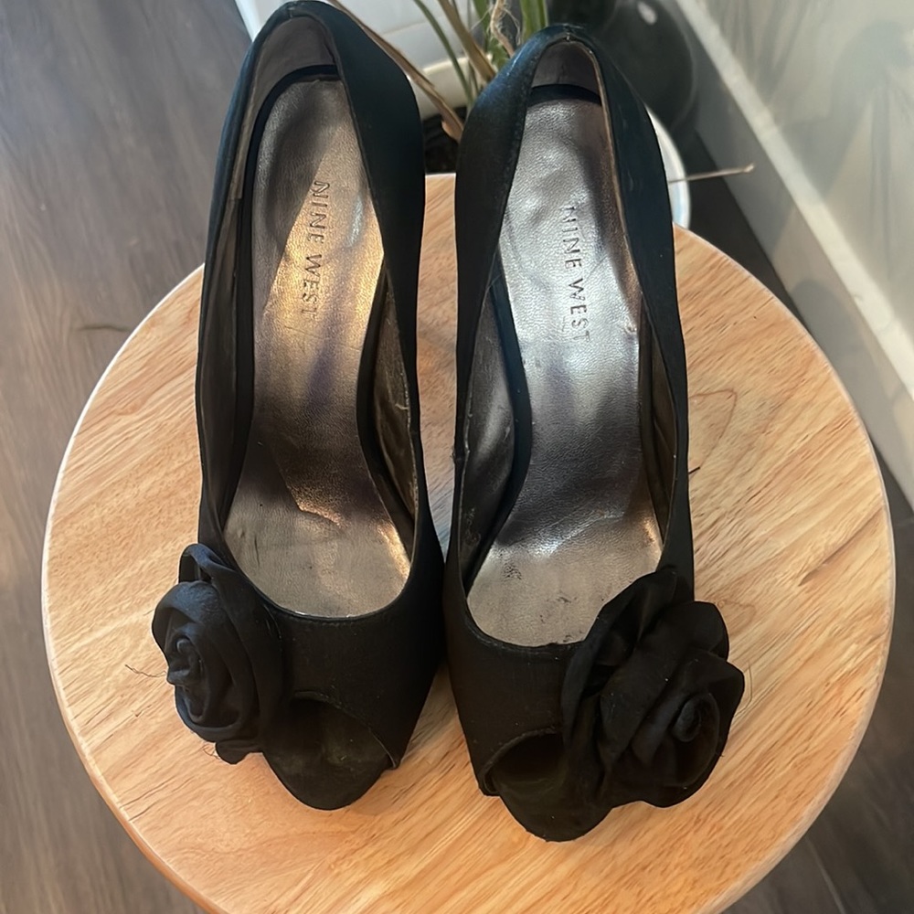 Nine West Black Peep-toe Pumps